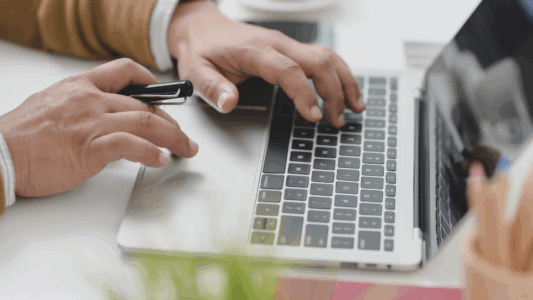 sirr yayan işçilər