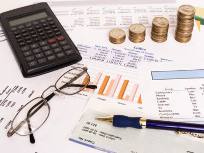 gəlirlər və xərclər