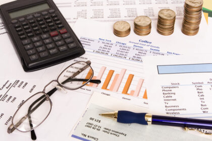 gəlirlər və xərclər